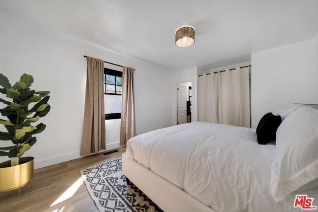 8822 Rosewood Ave - Photo 2 of 8