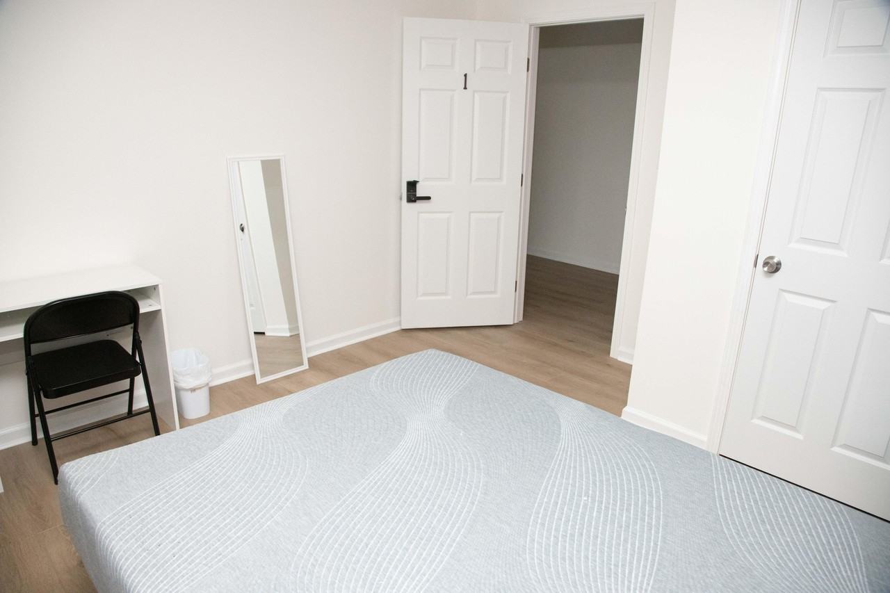 Rhodes Ave - Photo 6 of 8