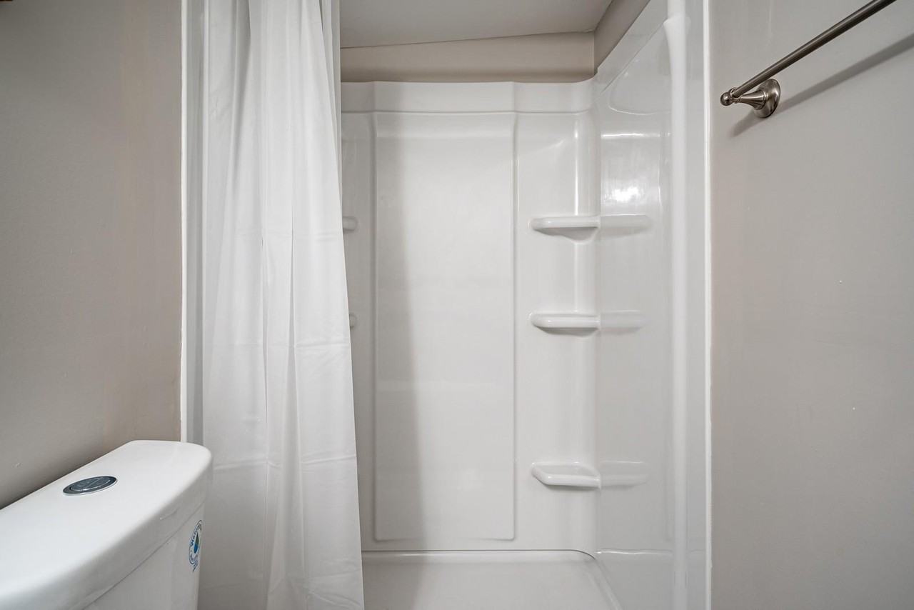 Pineglen Dr - Photo 2 of 18