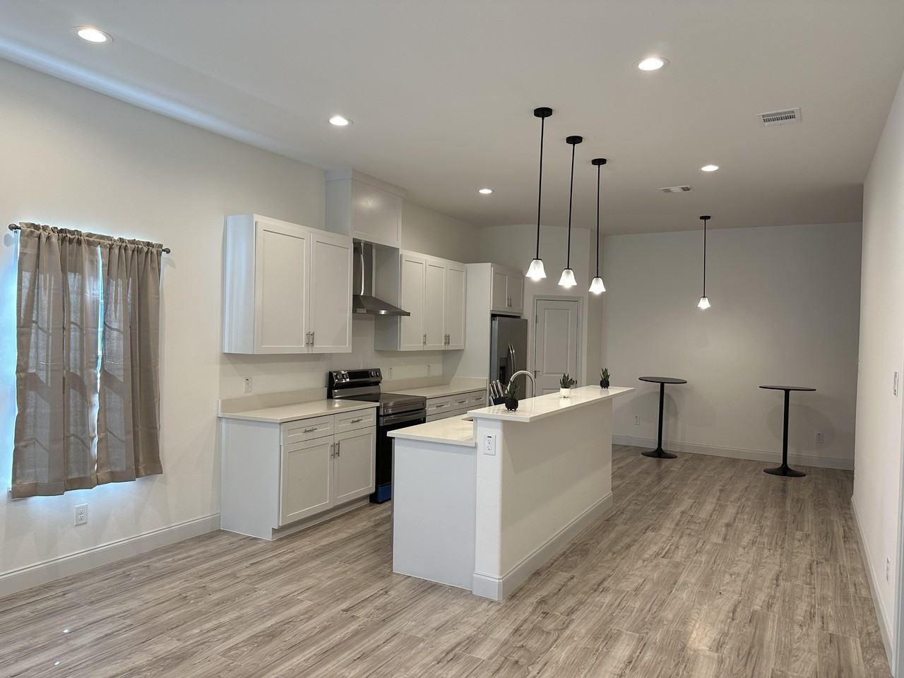 Metropolitan Ave - Photo 2 of 10