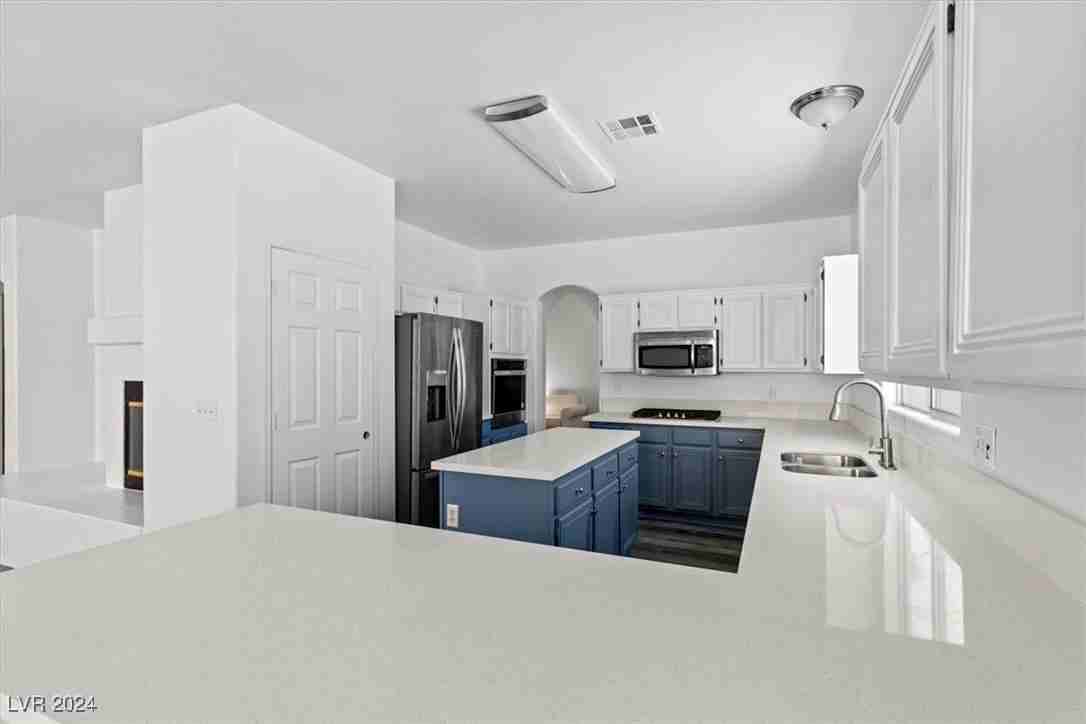 Pescara Court - Photo 3 of 11