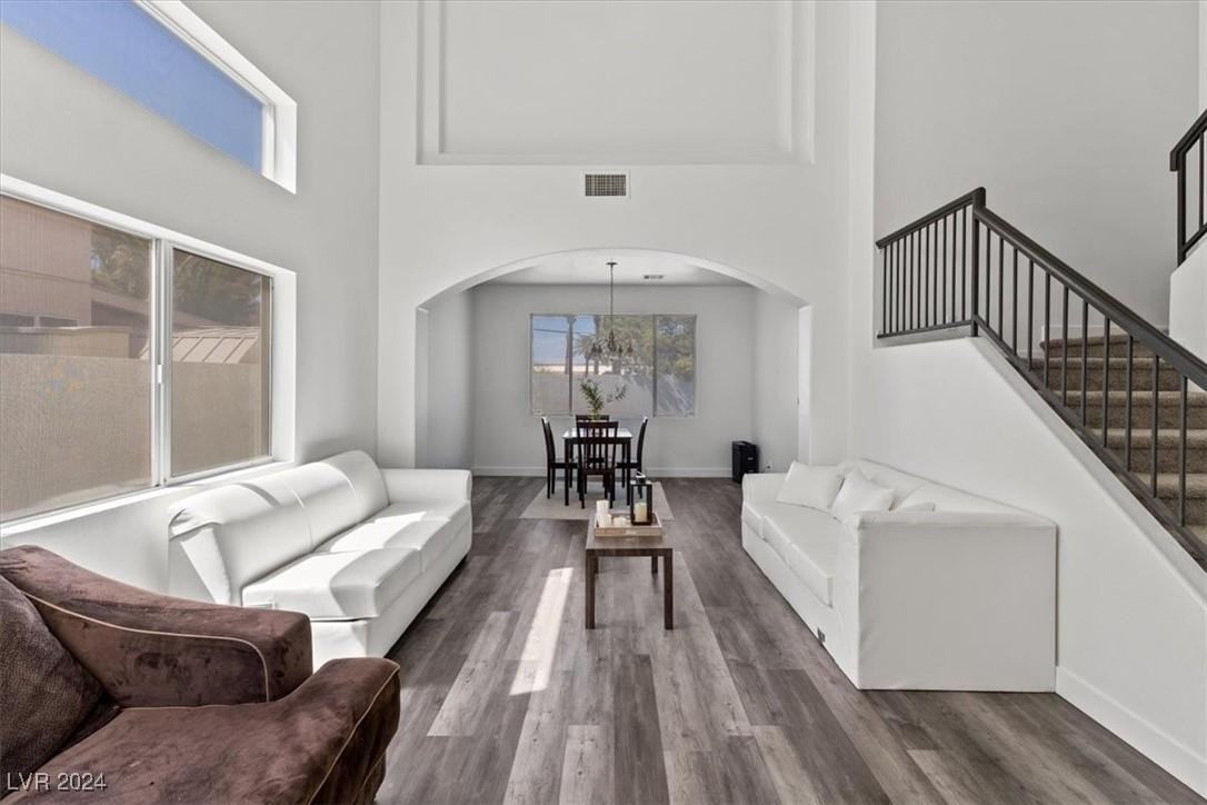 Pescara Court - Photo 4 of 11