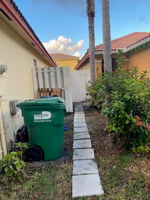 7905 Nw 194th St - Photo 3 of 8