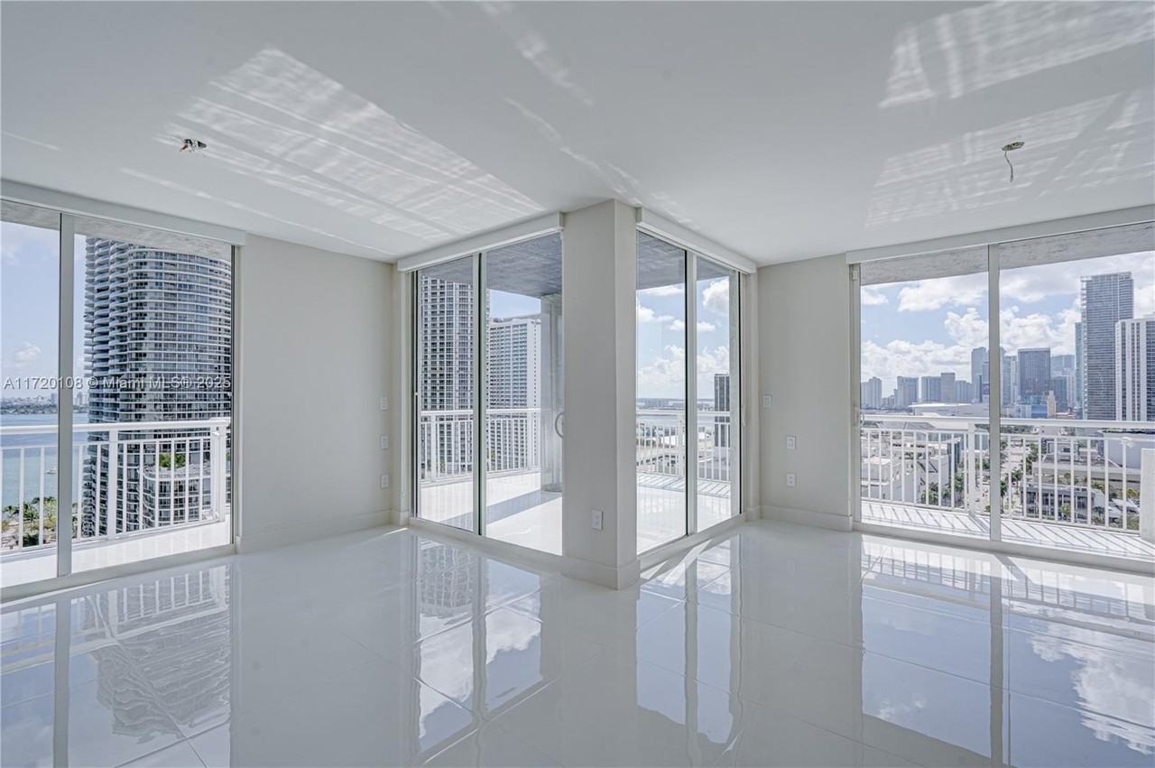 275 Ne 18th St #PH07 - Photo 5 of 27