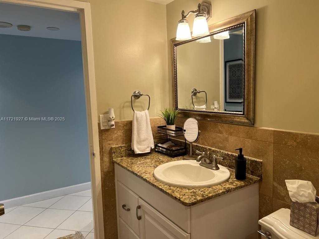 3725 S Ocean Dr #PH04 - Photo 6 of 17