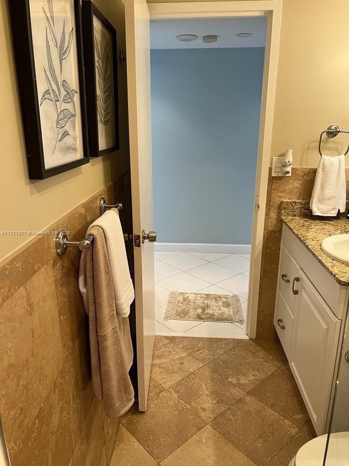 3725 S Ocean Dr #PH04 - Photo 7 of 17