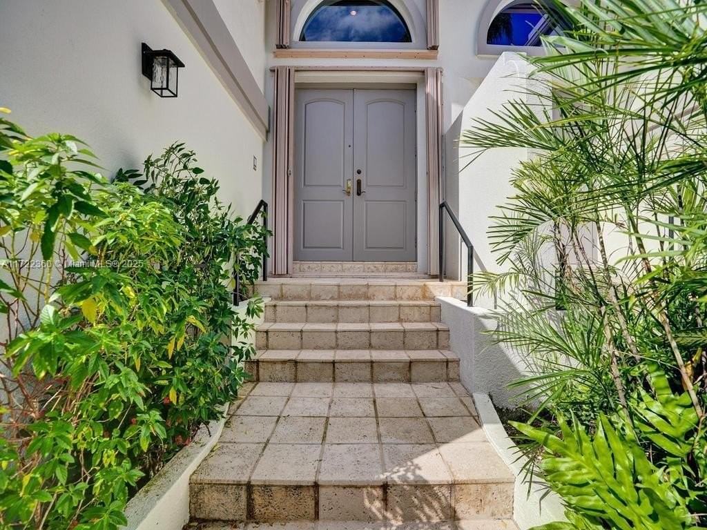 8850 Southwest 67th Court - Photo 5 of 49