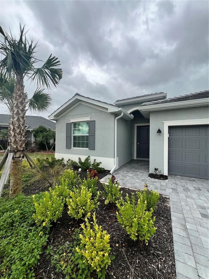 17417 Muscat Ln - Photo 2 of 13