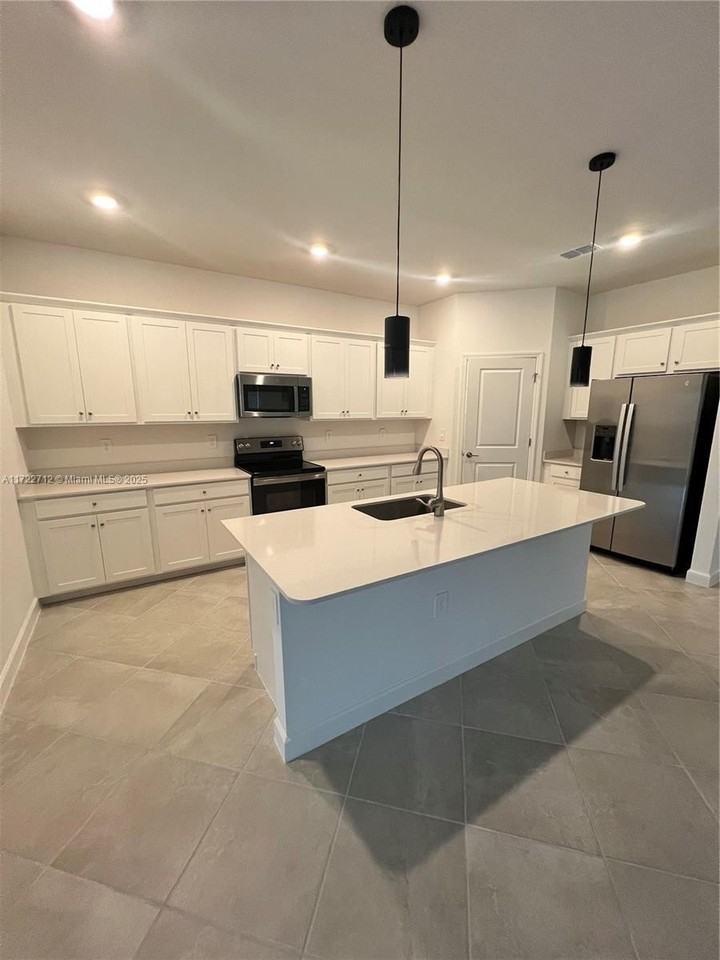 17417 Muscat Ln - Photo 4 of 13