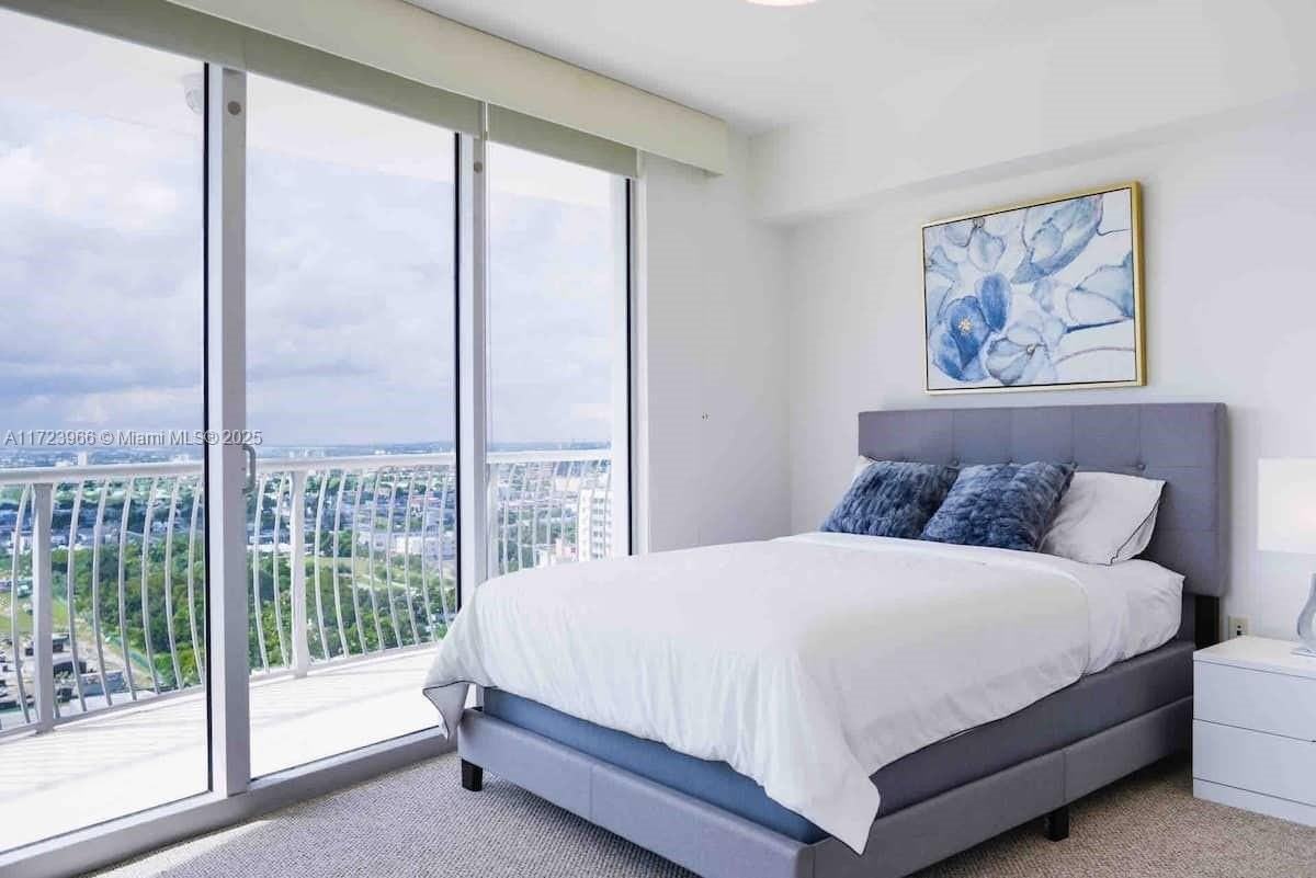 1750 N Bayshore Dr #2914 - Photo 3 of 11