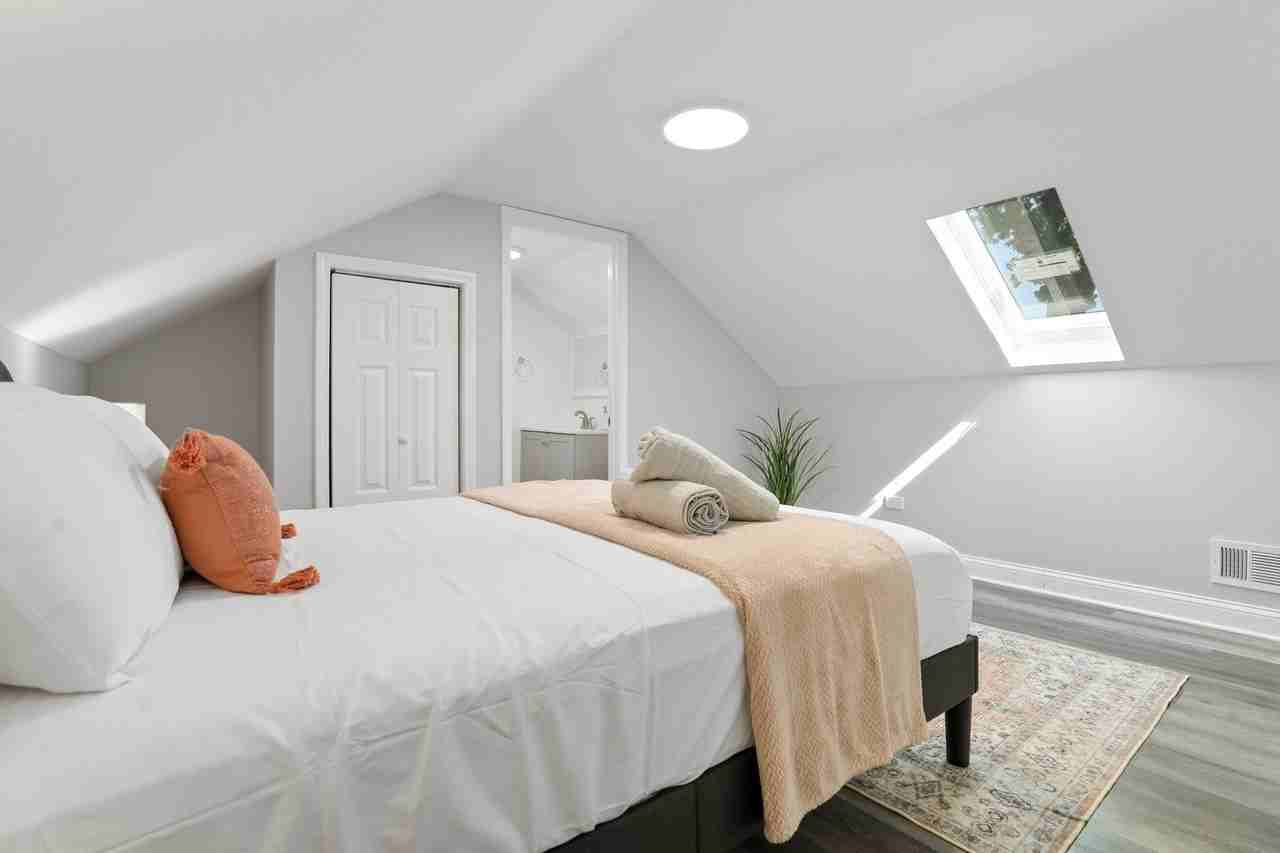 2446 1st Ave - Photo 3 of 31