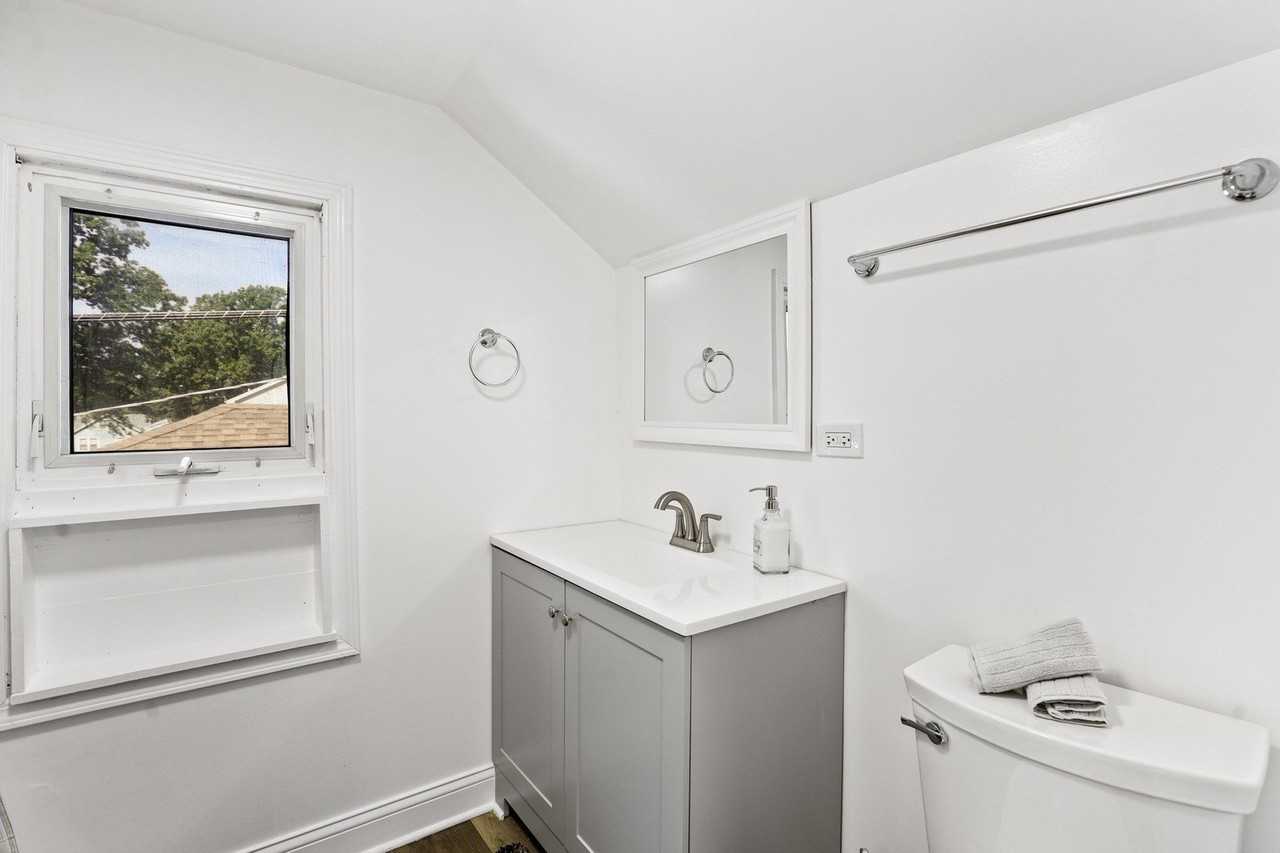 2446 1st Ave - Photo 5 of 31