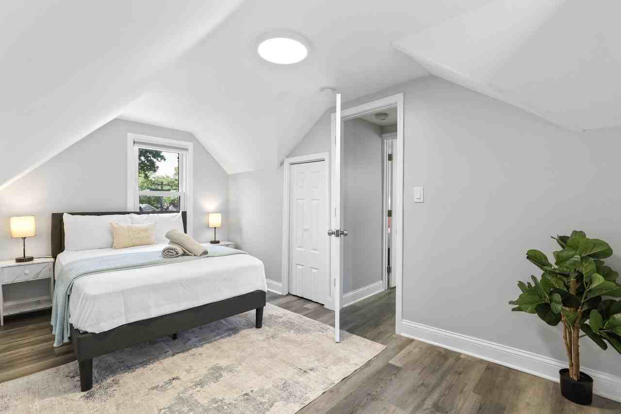 2446 1st Ave - Photo 7 of 31