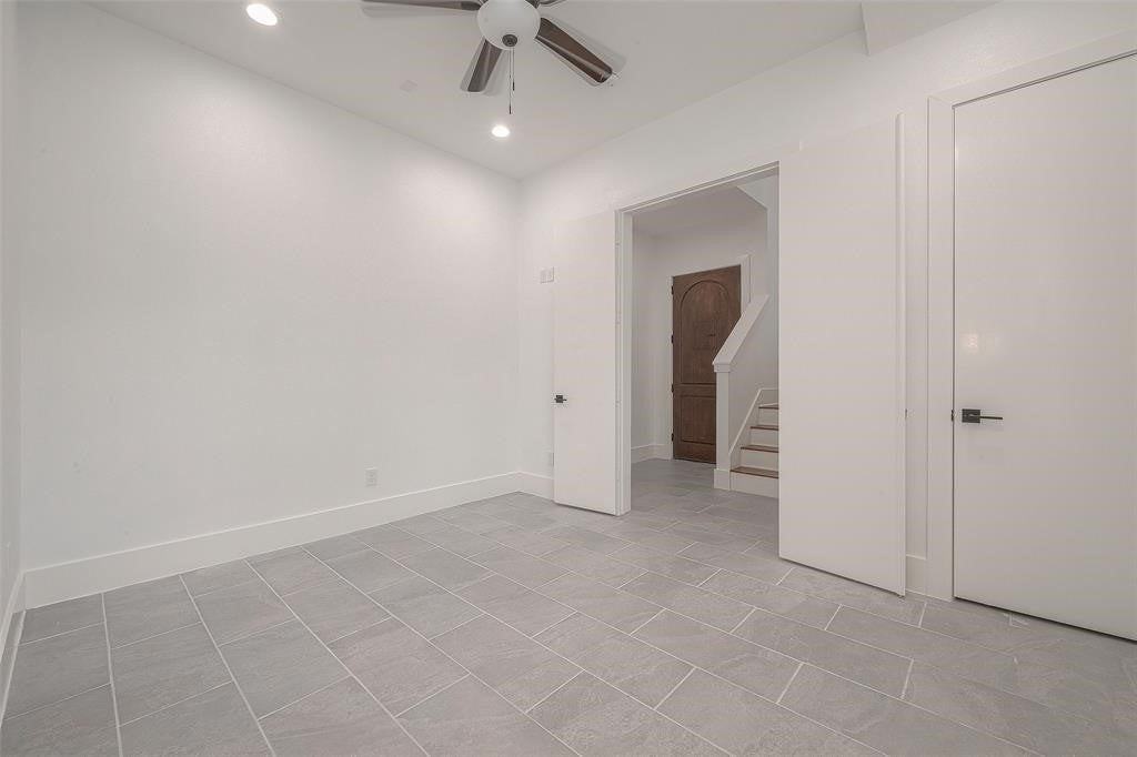 1103 Ruthven St - Photo 4 of 43