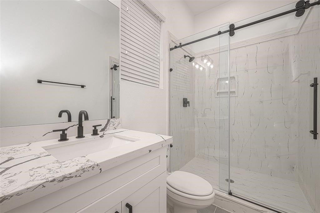 1103 Ruthven St - Photo 5 of 43