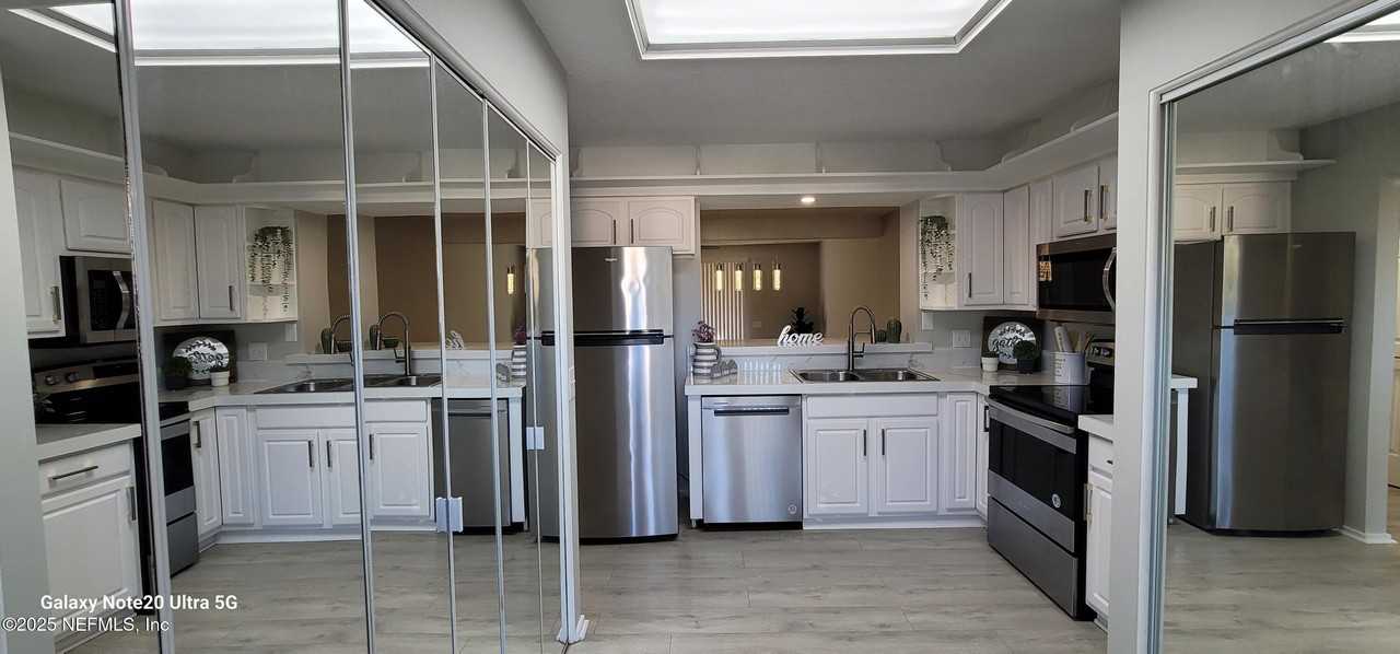 7640 Las Palmas Way - Photo 7 of 42