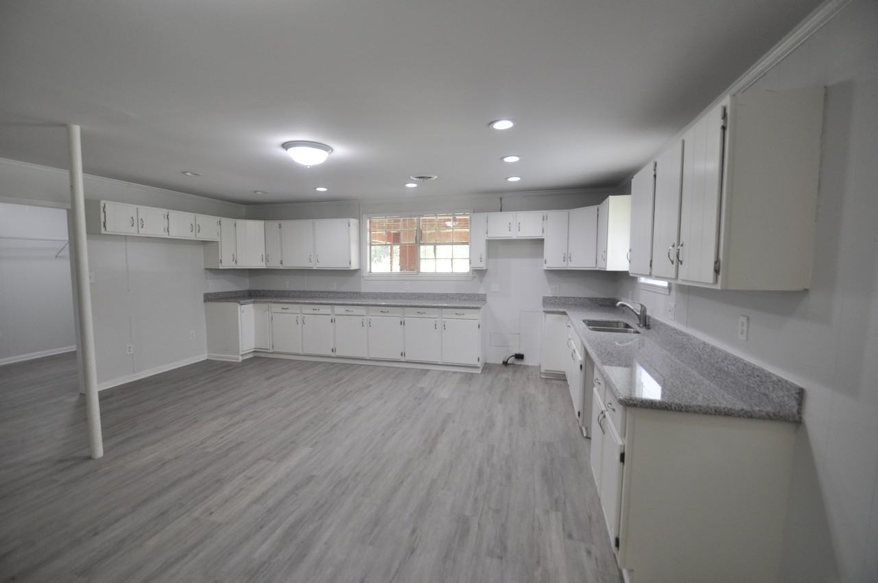 715 S Valley Rd - Photo 2 of 11