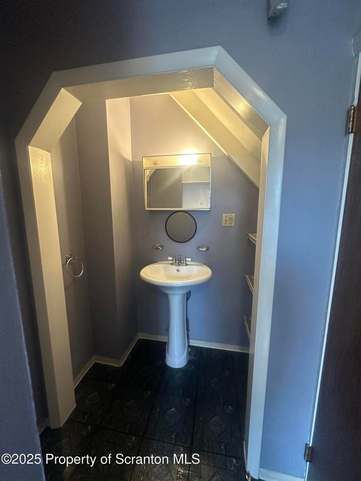 45 Madison St - Photo 7 of 9