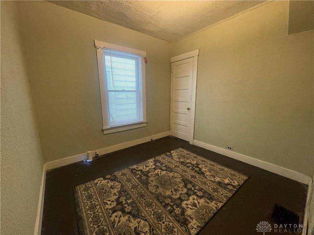 254 Linden Ave - Photo 4 of 13