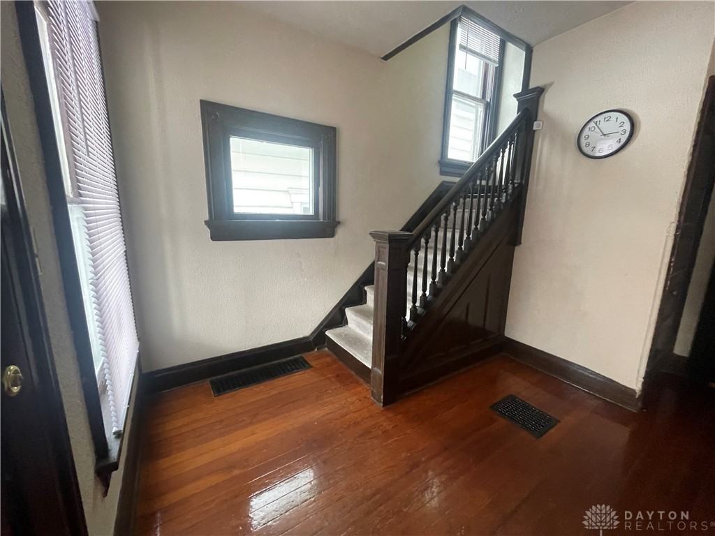 254 Linden Ave - Photo 7 of 13