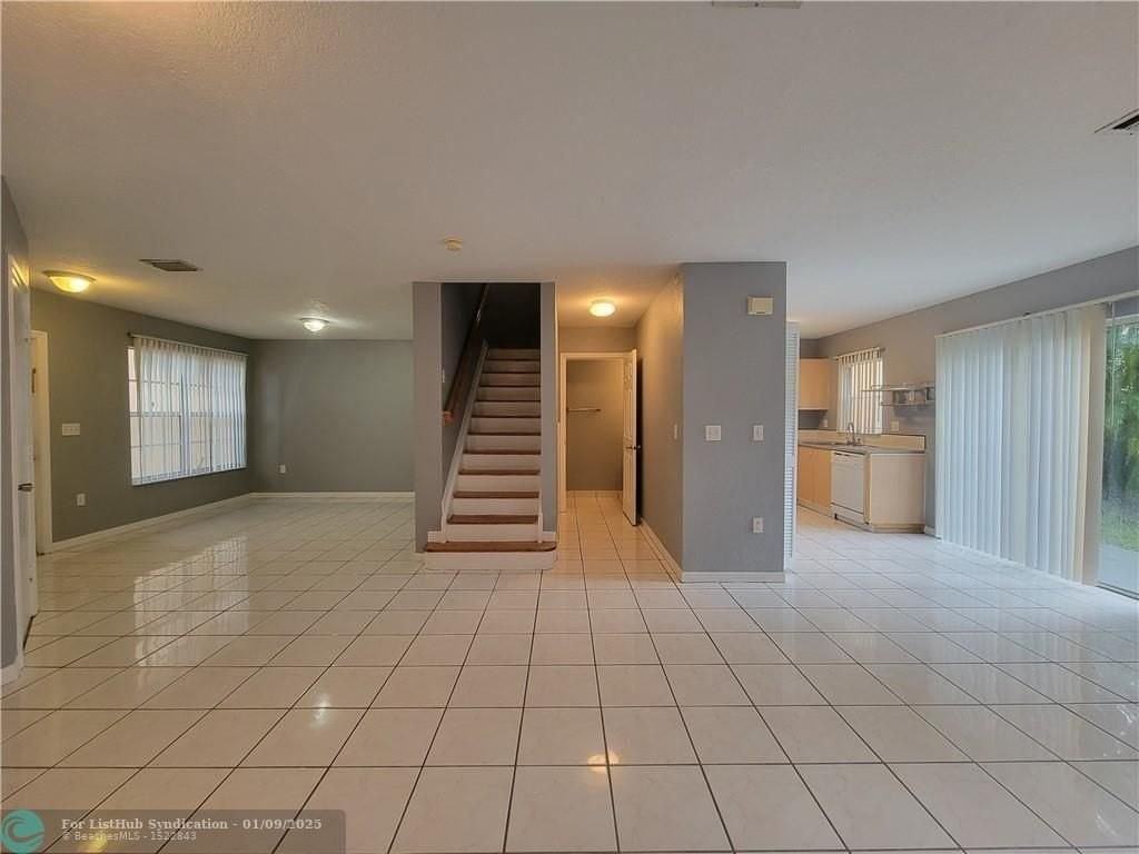 8904 Nw 53rd Ct - Photo 4 of 17