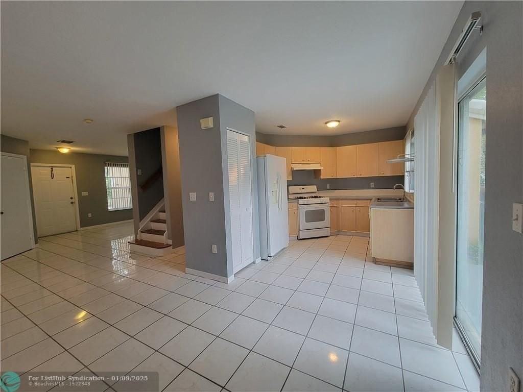 8904 Nw 53rd Ct - Photo 5 of 17