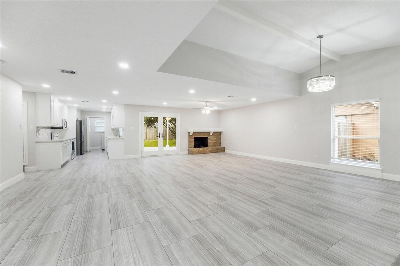 3822 Lost Oak Dr - Photo 3 of 17