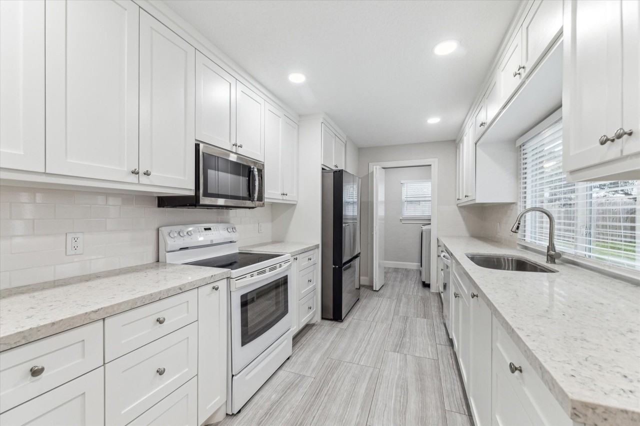 3822 Lost Oak Dr - Photo 5 of 17