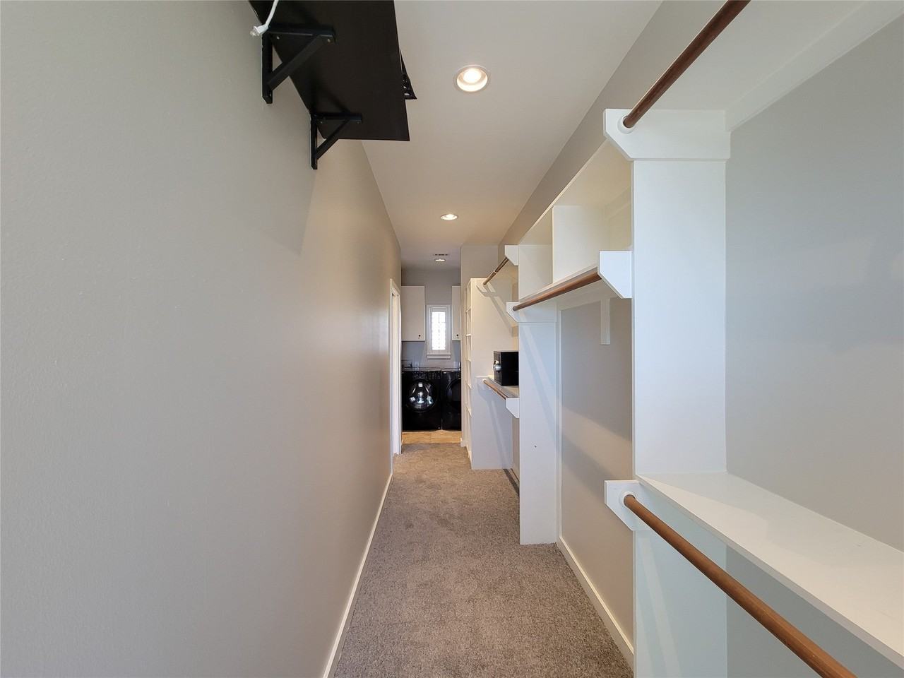 323 E 20th St - Photo 7 of 38