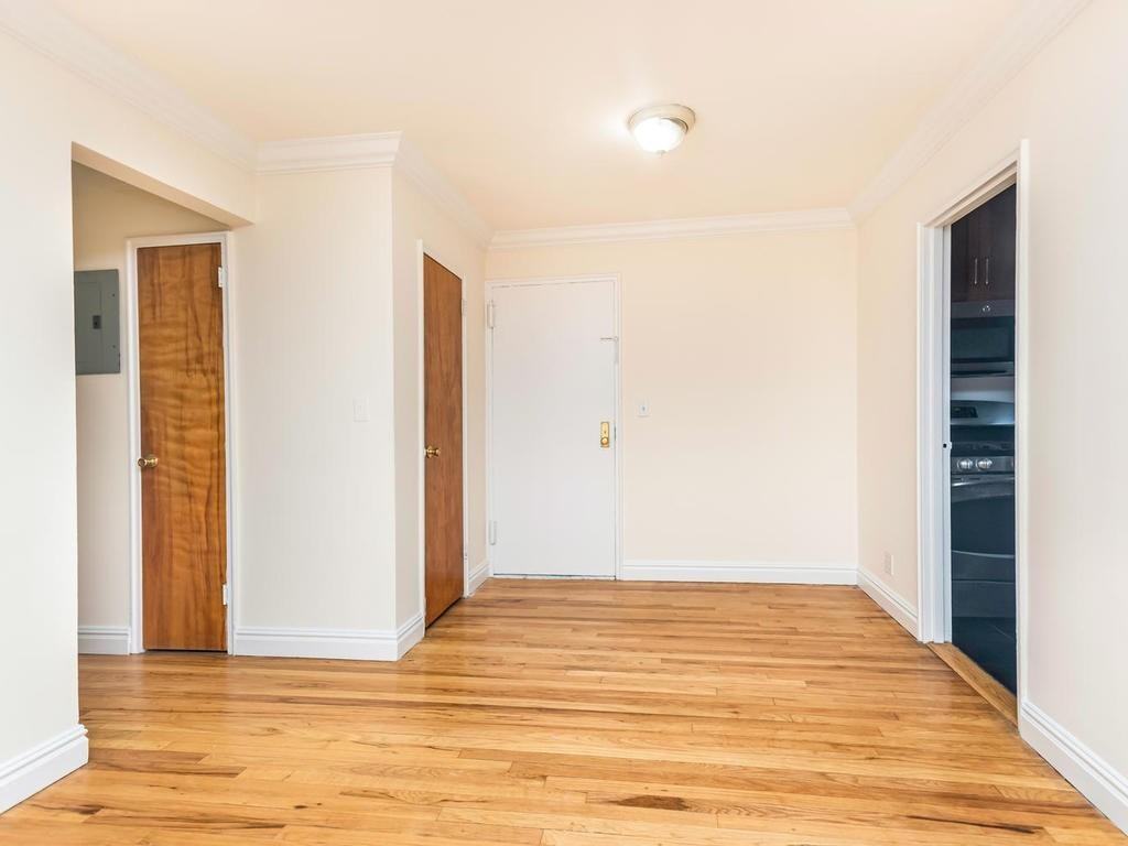 35 S Broadway - Photo 3 of 33