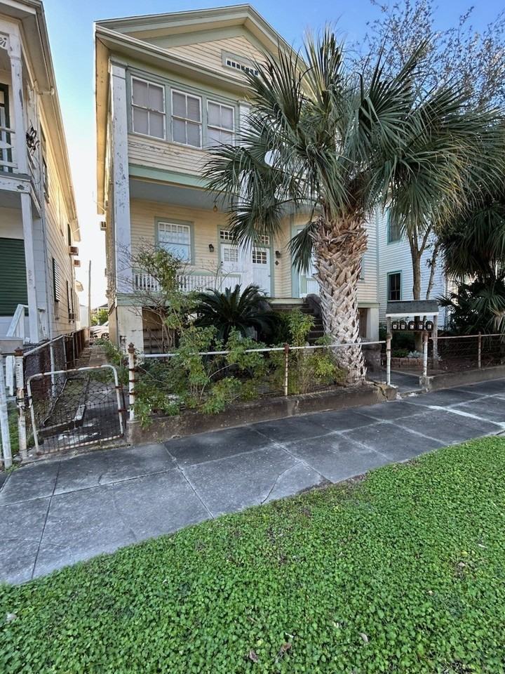 823 Church St - Photo 2 of 17