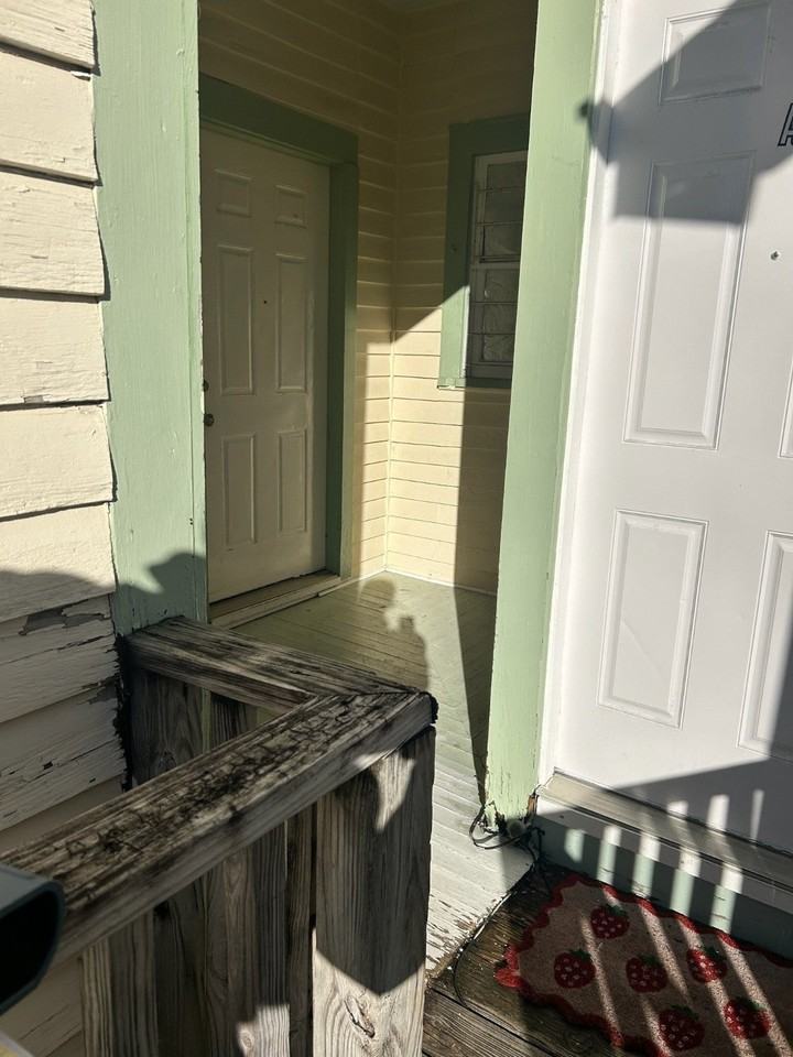 823 Church St - Photo 4 of 17