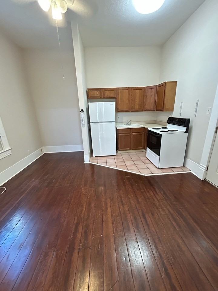 823 Church St - Photo 6 of 17