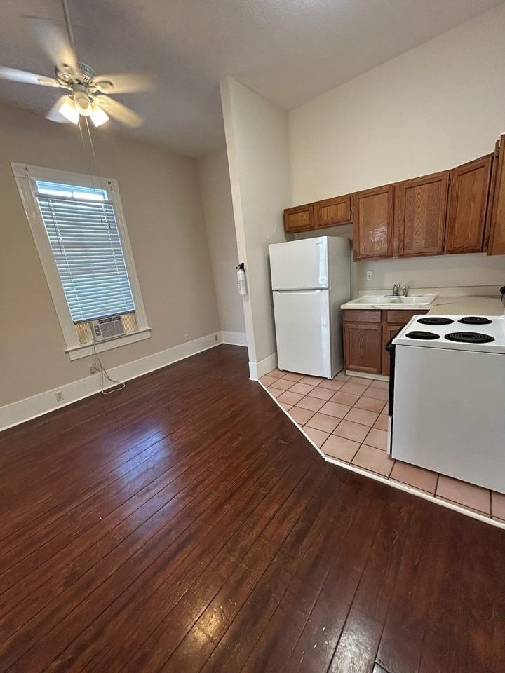 823 Church St - Photo 7 of 17