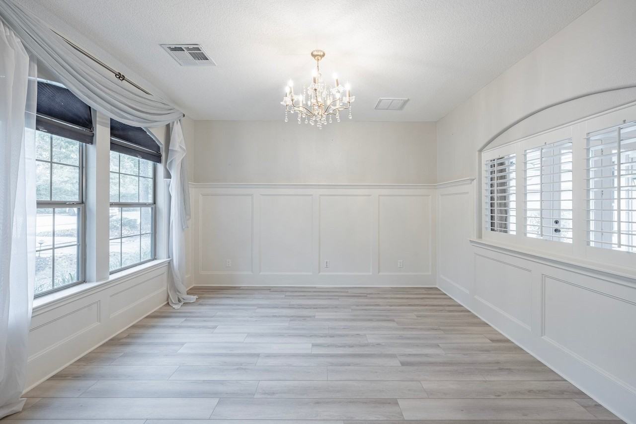 127 E Beckonvale Cir - Photo 5 of 41