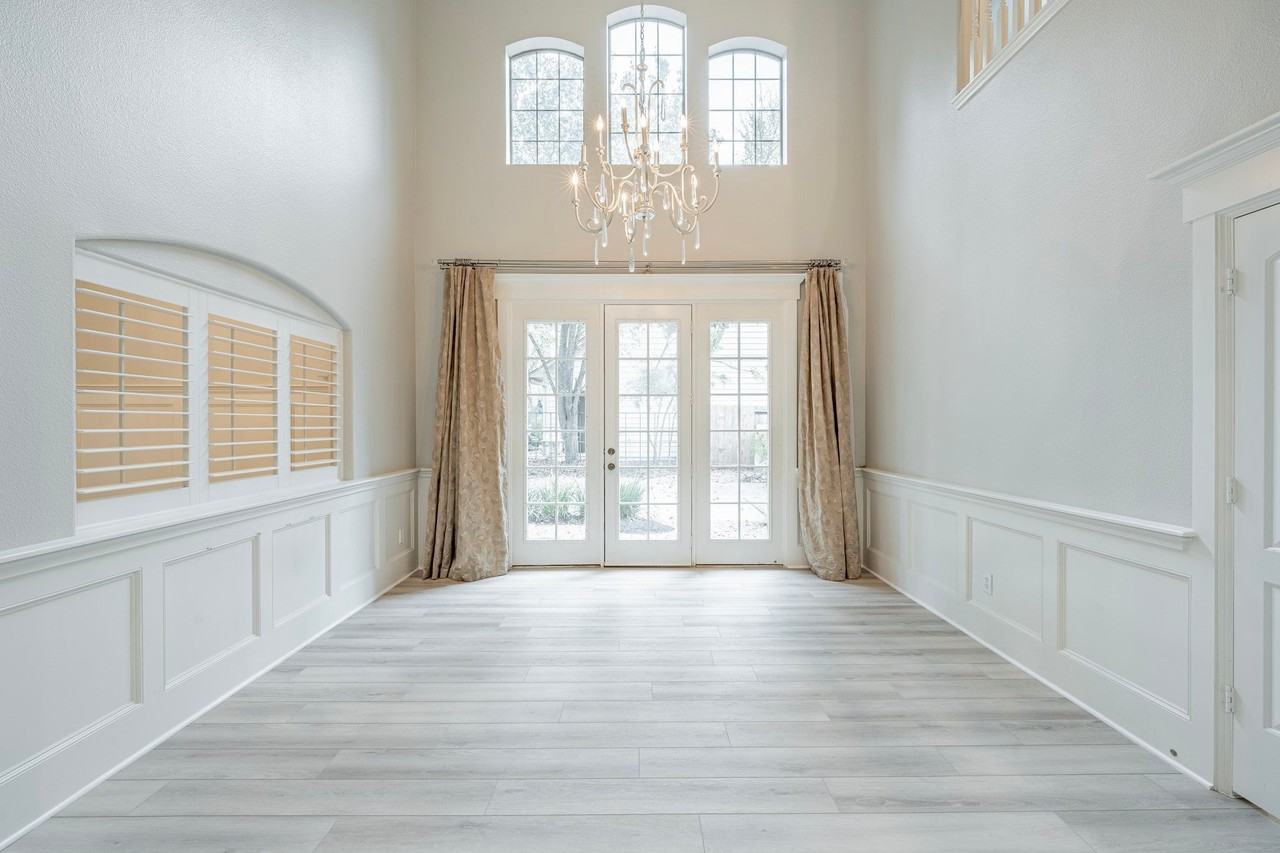 127 E Beckonvale Cir - Photo 7 of 41