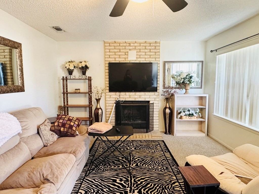 1126 Cyndi Ln - Photo 2 of 13