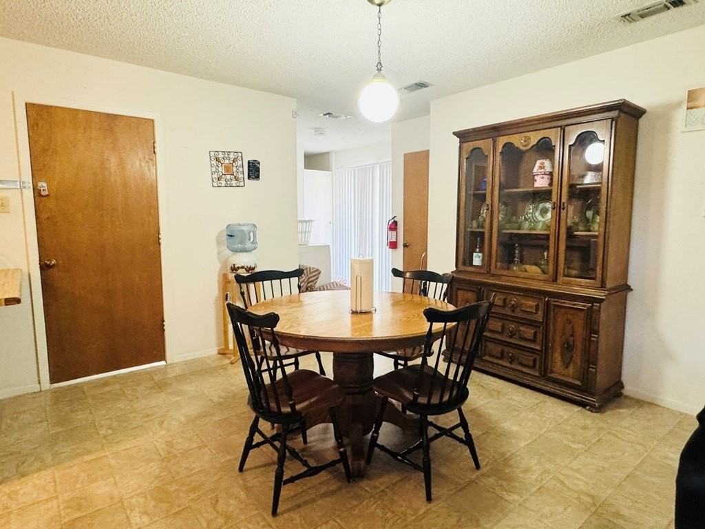 1126 Cyndi Ln - Photo 3 of 13