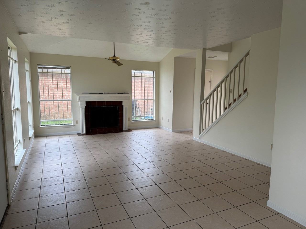 8339 E Ridge Dr - Photo 3 of 17