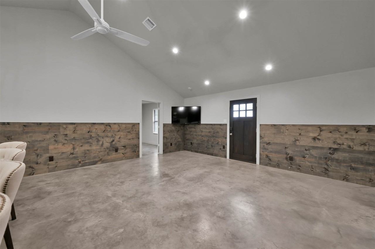 13891 Kidd Rd - Photo 3 of 27