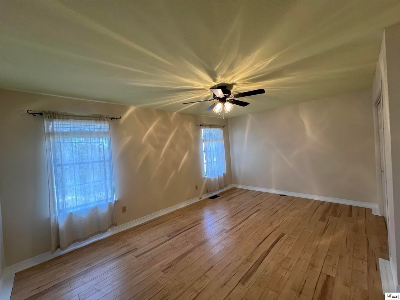 110 Westchase Dr - Photo 5 of 11