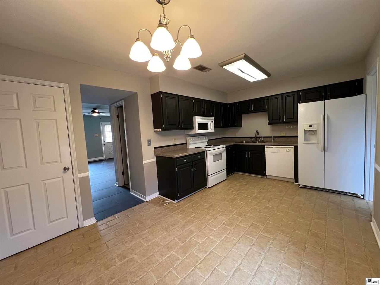 110 Westchase Dr - Photo 6 of 11