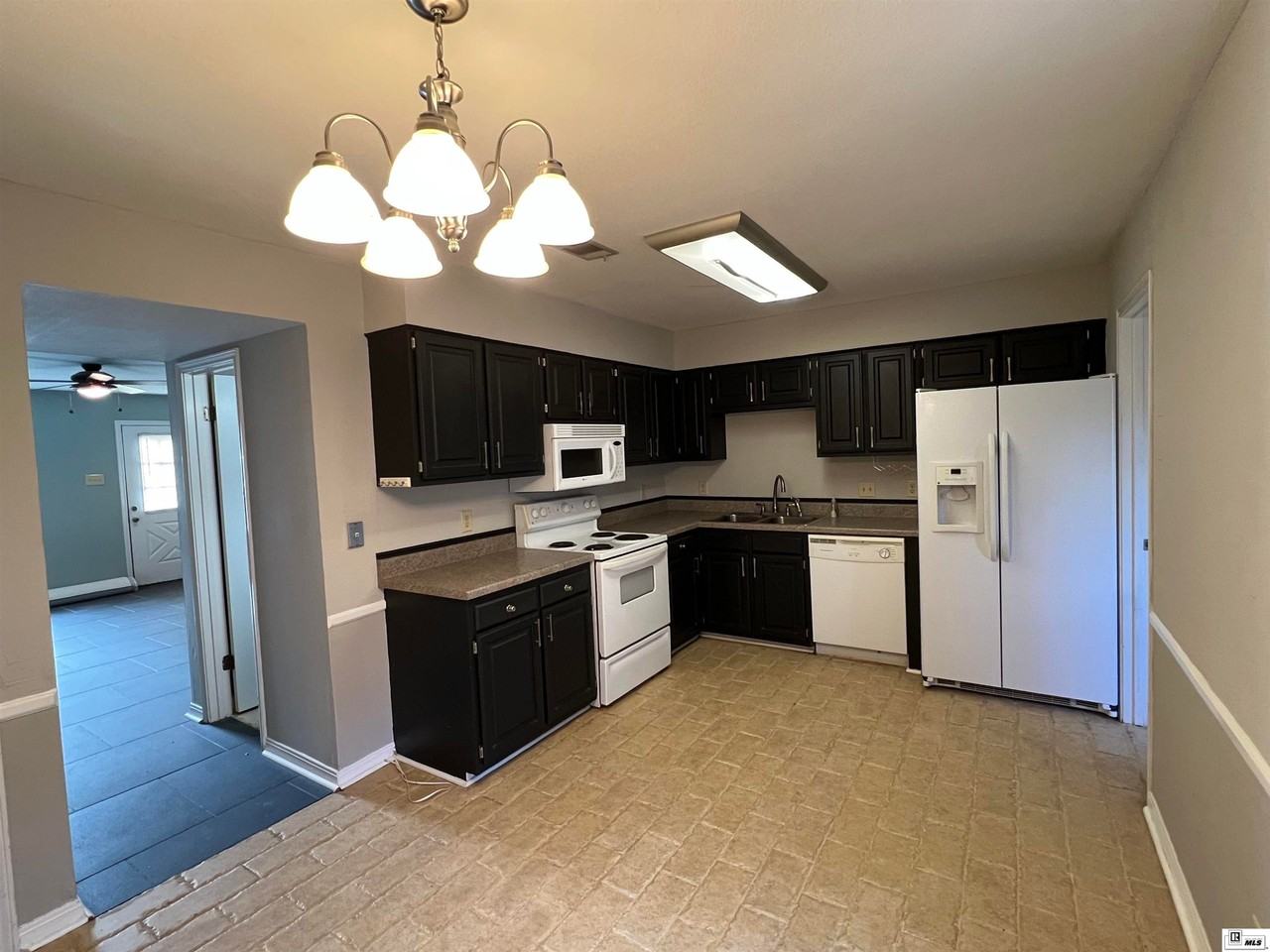 110 Westchase Dr - Photo 7 of 11