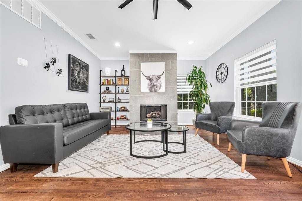 6918 Webster St - Photo 3 of 40