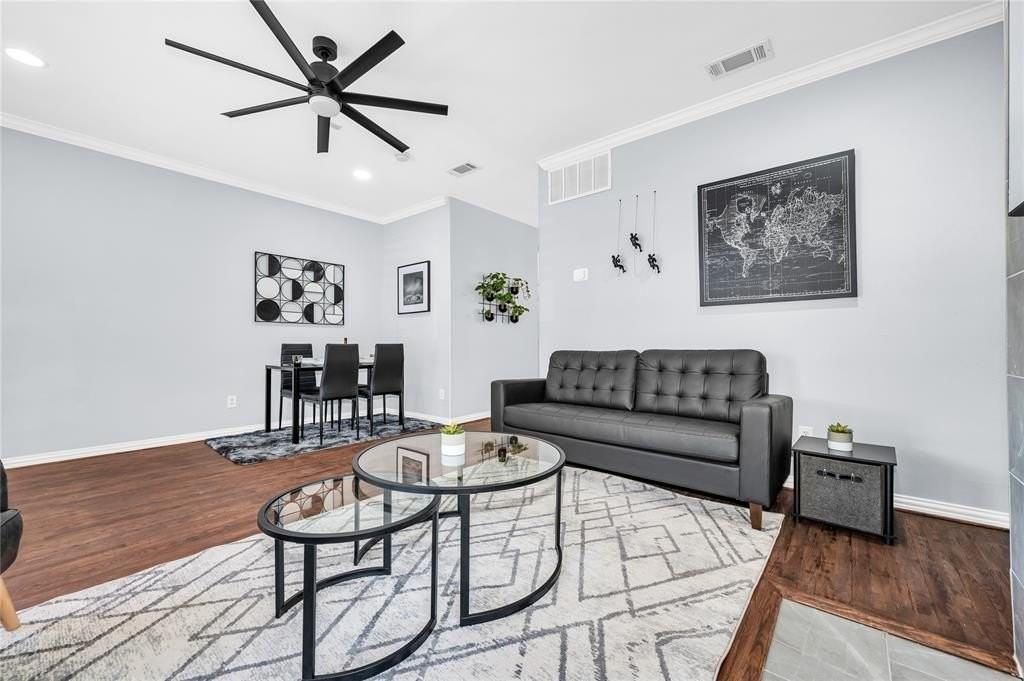 6918 Webster St - Photo 4 of 40