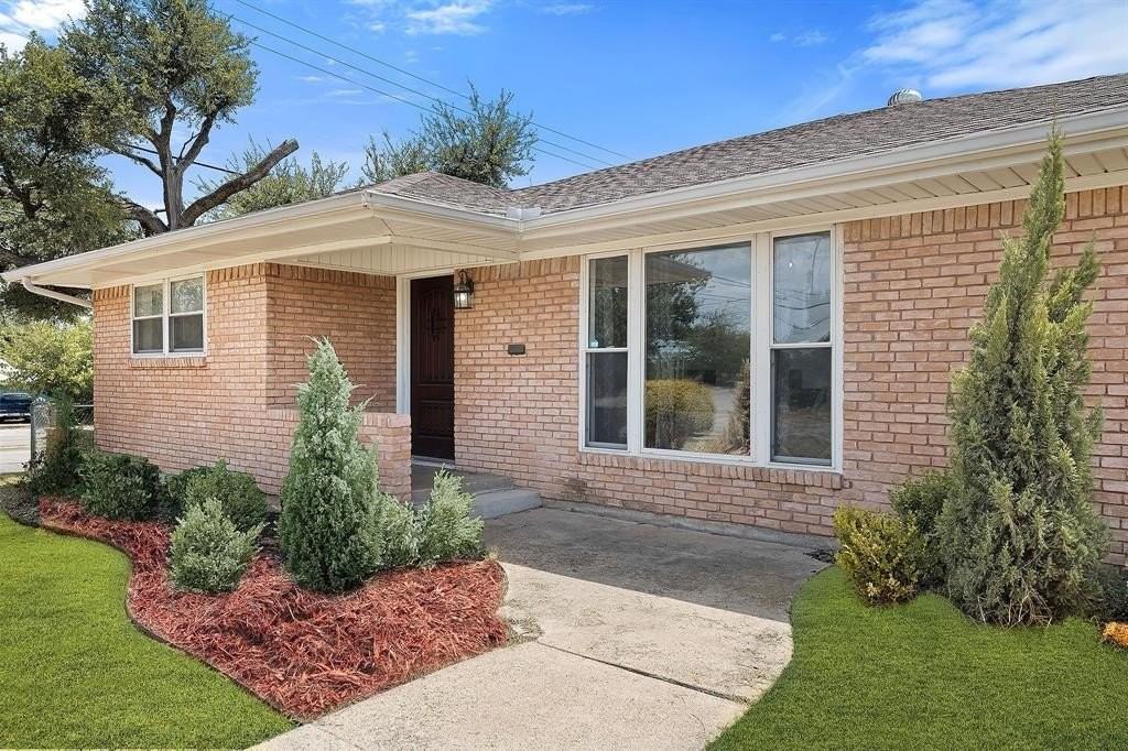 3364 Darvany Dr - Photo 3 of 40