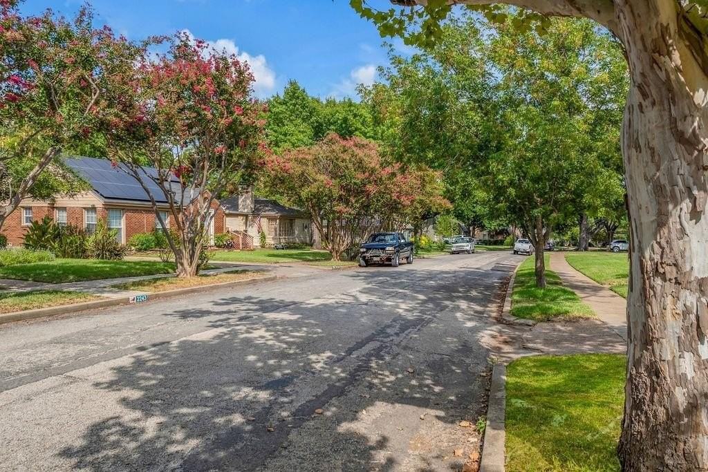 2240 Lawndale Dr - Photo 6 of 40