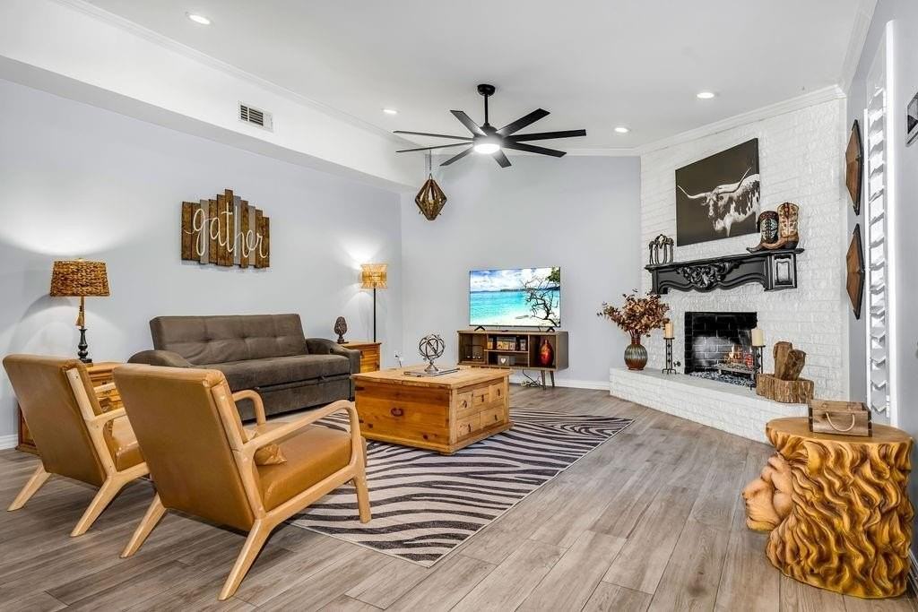 3330 Timberview Rd - Photo 3 of 39