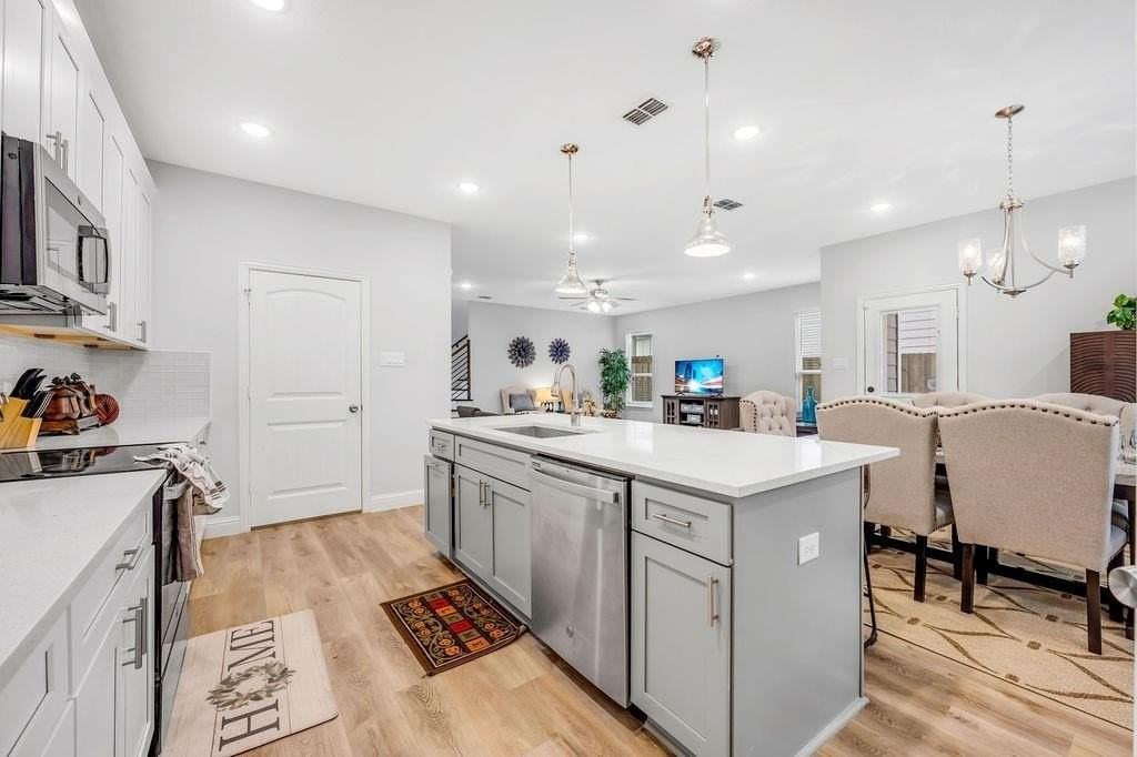 3237 Chihuahua Ave - Photo 3 of 40