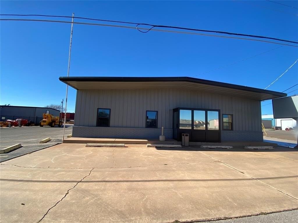 108 W 12th St - Photo 2 of 9